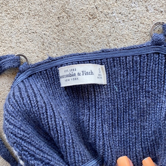 Abercrombie and Fitch knit crop - Picture 3 of 3